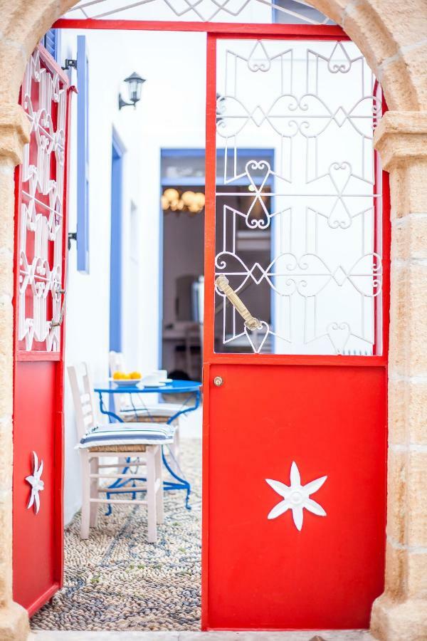 The Red Door In Koskinou Коскину Экстерьер фото